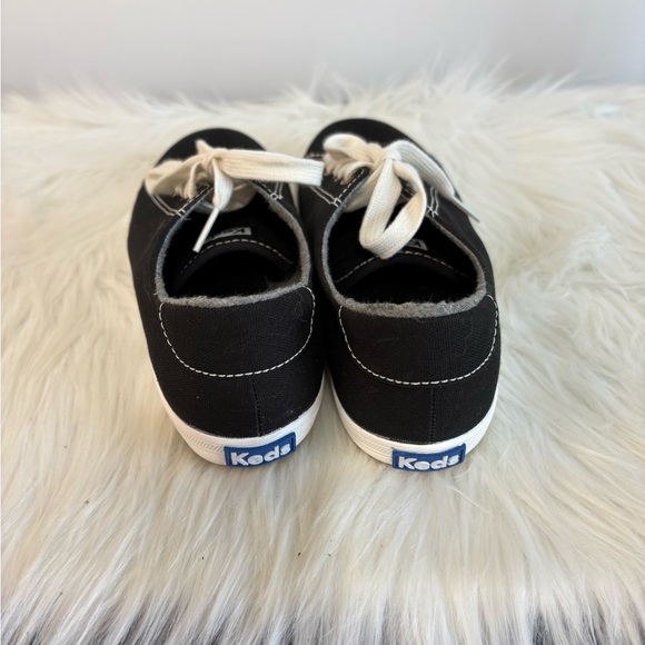 Classic Black and White Women's Sneakers - Picture 5 of 9